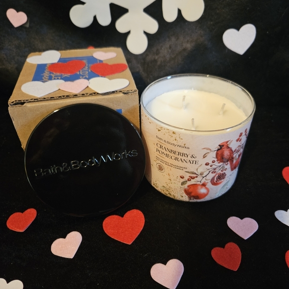 NWT Bath & Body Works Cranberry & Pomegranate 3-wick Candle - Black and Red - Picture 2 of 5